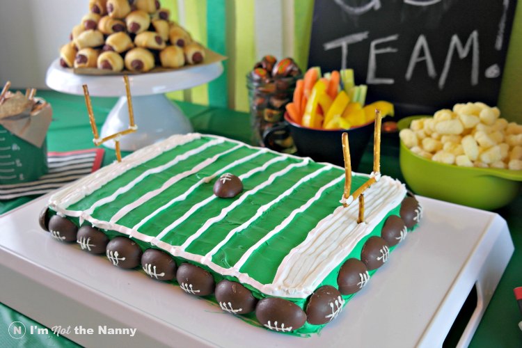 Football Field Cake Tutorial for your football party #HomeBowlParty