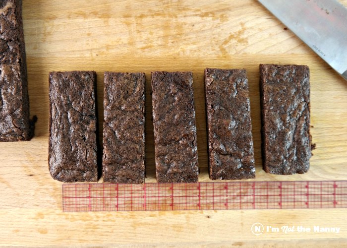 Cutting brownie to size
