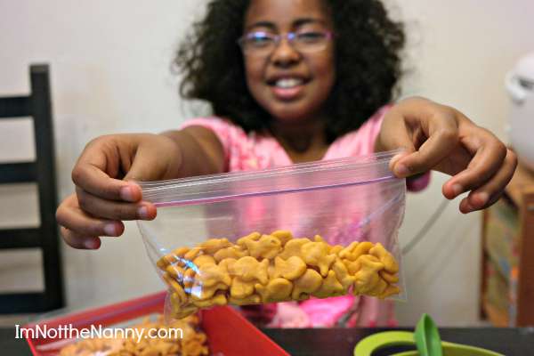 Back to School: 5 Ways to Save Money Packing School Lunches via I'm Not the Nanny #ad #StraightTalkTesters