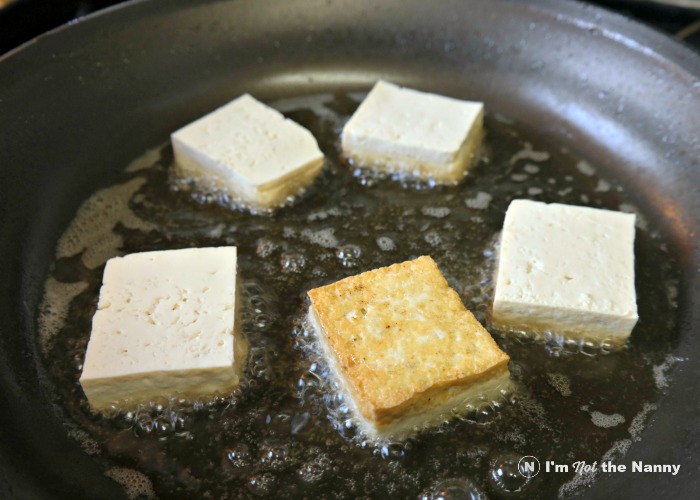 frying crispy fried tofu
